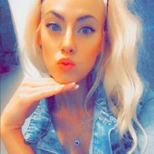 Meet your Posher, Alyssa